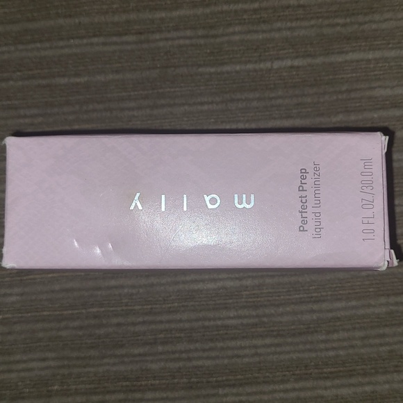 🆕️Mally Liquid Luminizer - Picture 1 of 6